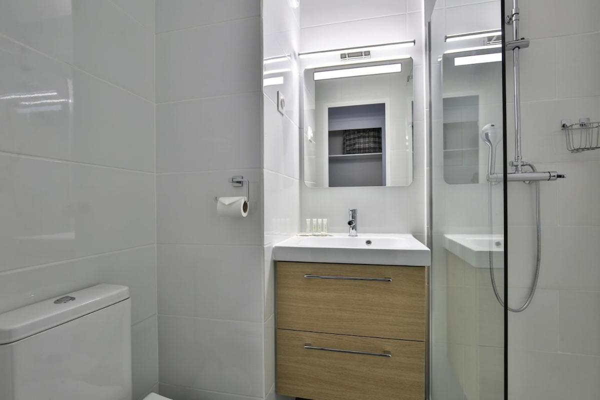 Superbe 2 Piece Tout Confort , Piscine /Ac/Parking Villa Вилафранк-сюр-Мер Екстериор снимка