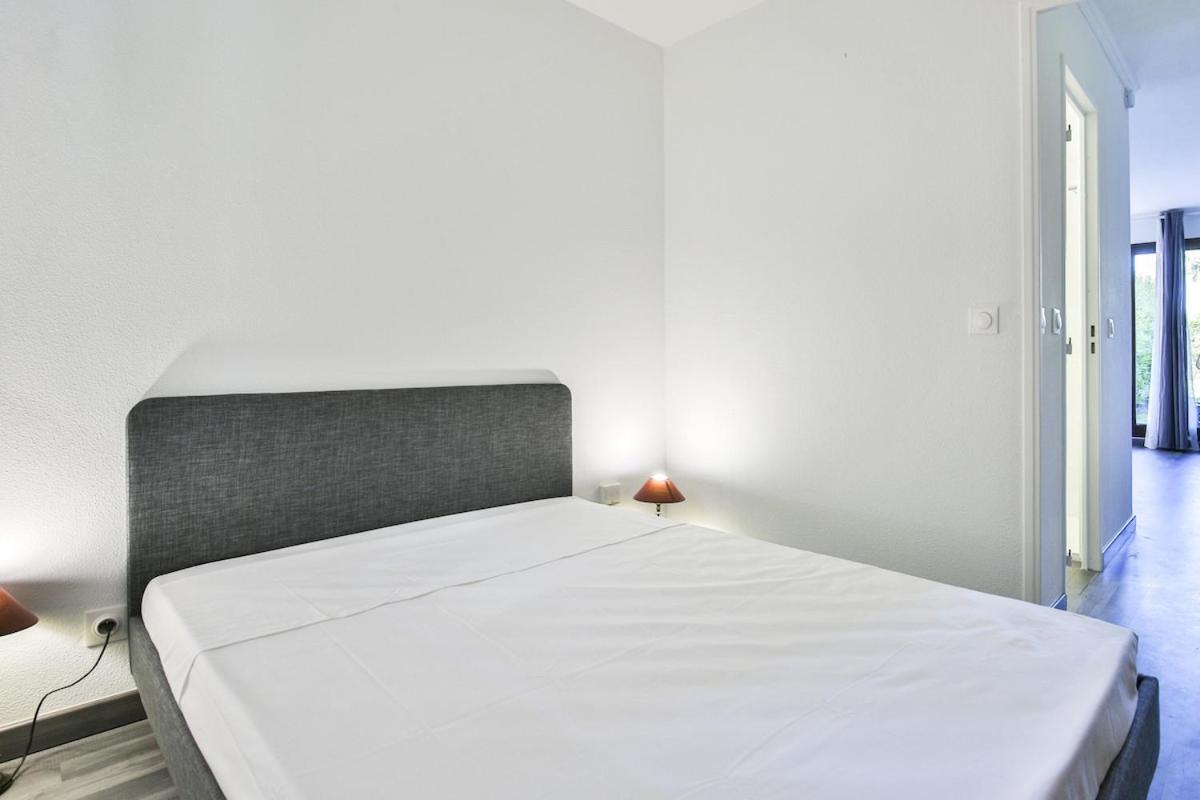 Superbe 2 Piece Tout Confort , Piscine /Ac/Parking Villa Вилафранк-сюр-Мер Екстериор снимка